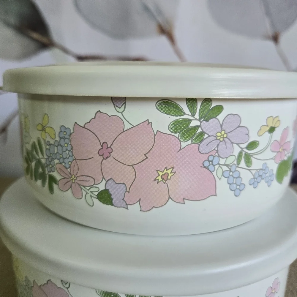 KOBË BOWLS | Vintage Enamelware Nesting Bowls in Floral 3-pc Set - Picture 9 of 16